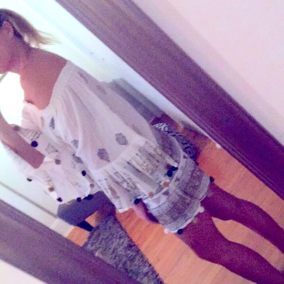 Beach off the shoulder top and matching shorts set - Picture 7 of 7